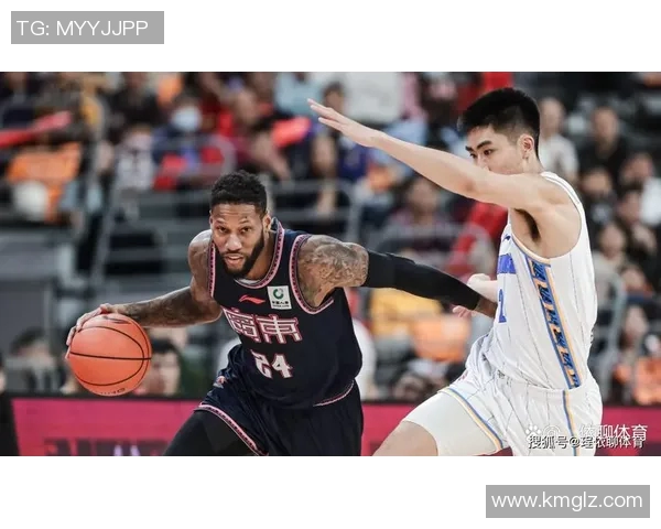 深圳篮球队速度之争引发热议球迷观点各异分析战术与表现